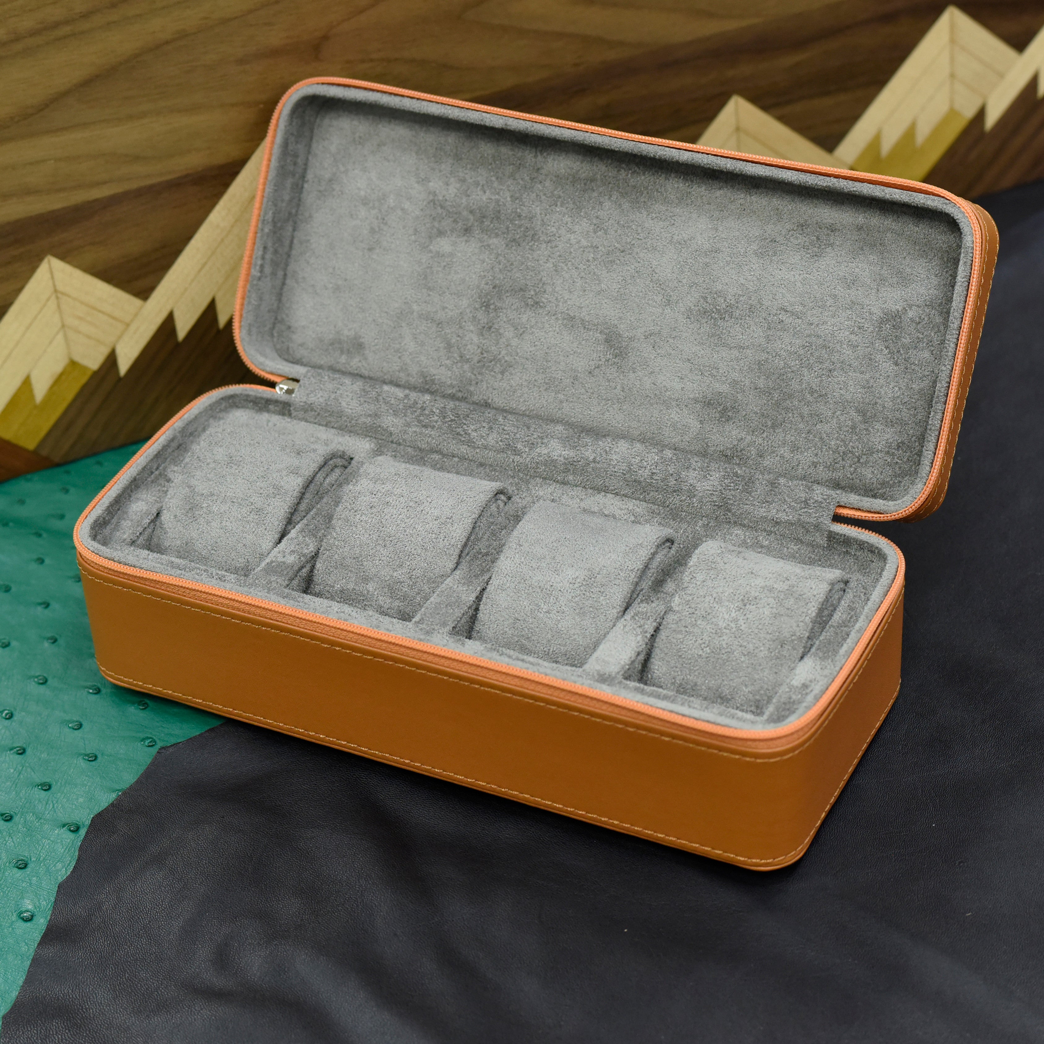 Voyager 4 | Compact Watch Travel Case