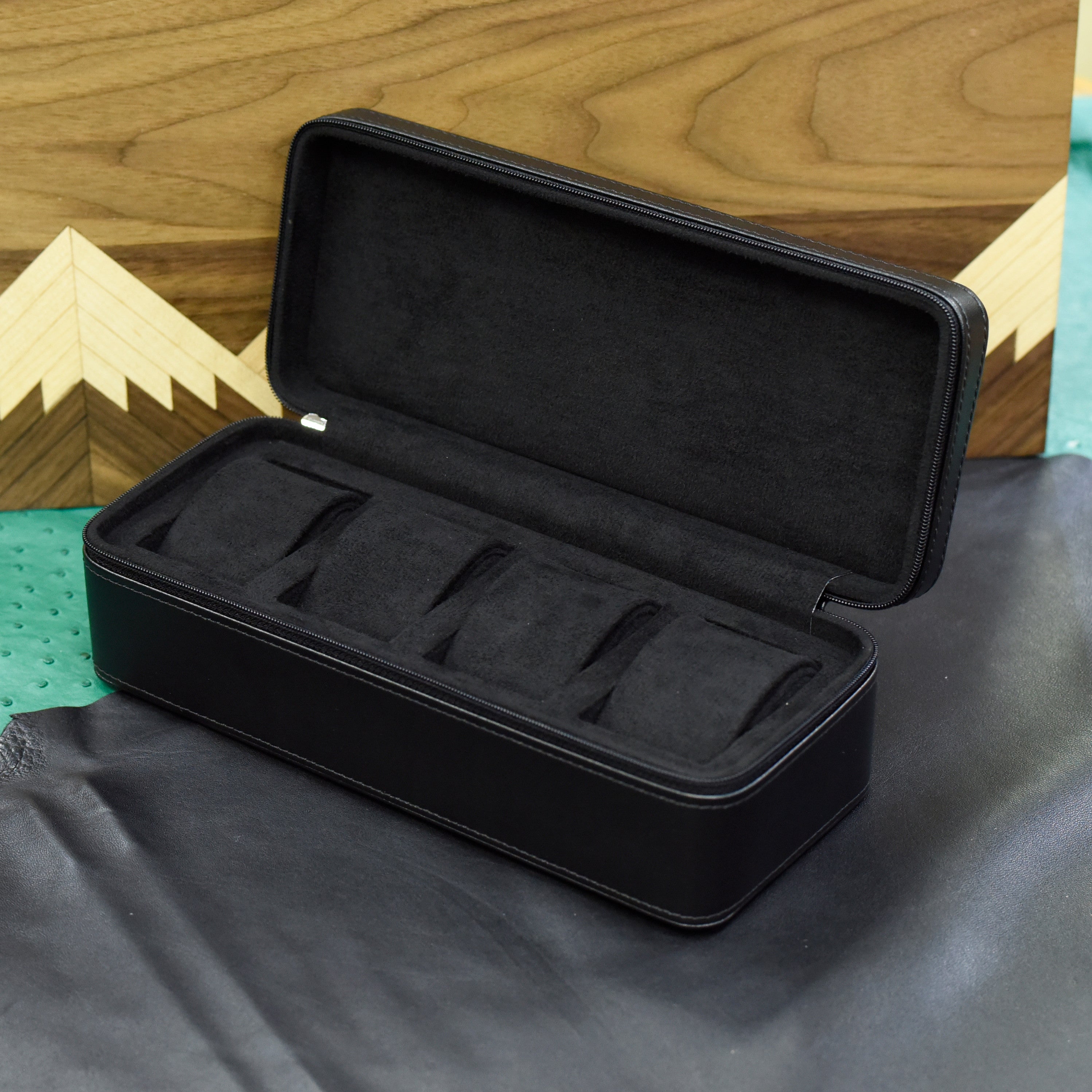 Voyager 4 | Compact Watch Travel Case